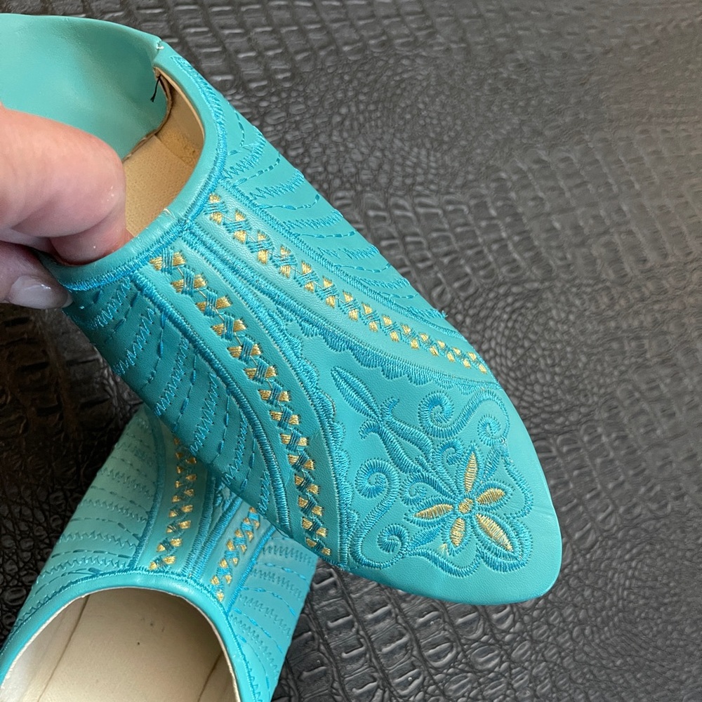 Moroccan Shoe || Leather Women Babouches Pointy Aqua & Gold Slipper Size 8-9